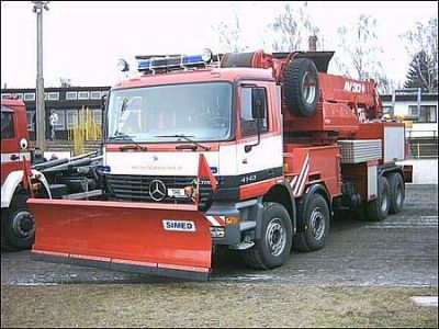 De wagen van de Mercedes-rijder 